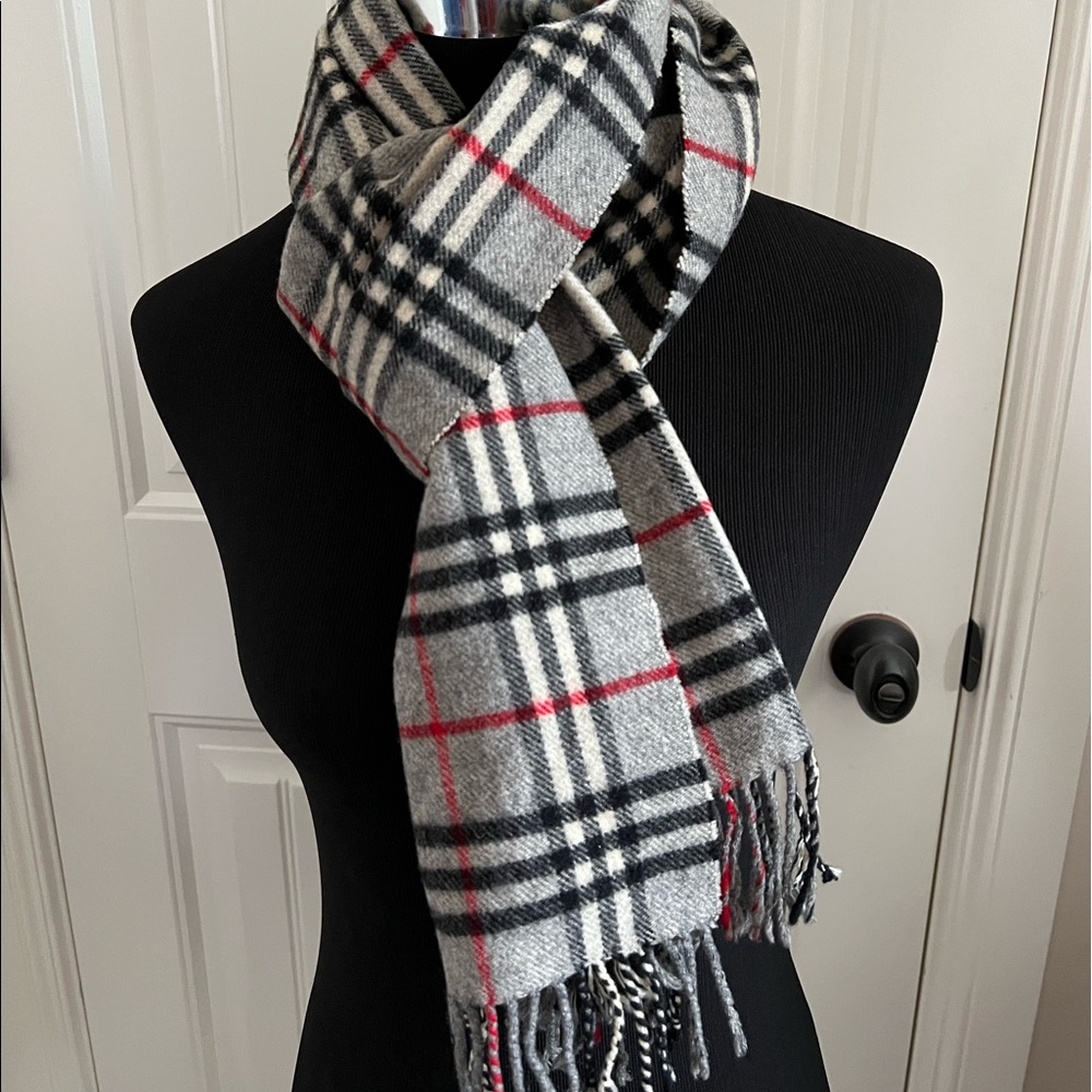 Authentic Burberry 100% Lambswool Classic Check Scarf, Gray (Unisex)